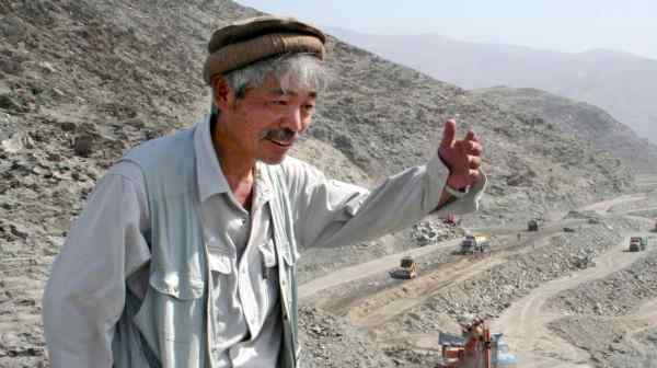 Tetsu Nakamura&nbsp;in the Gamberi Desert, Afghanistan in 2008