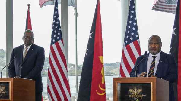 U.S. Secretary of Defense Lloyd Austin, left, and Papua New Guinea Prime Minister James Marape speak to reporters in the Papua New Guinea capital of Port Moresby on July 27. (Photo by Rurika Imahashi)