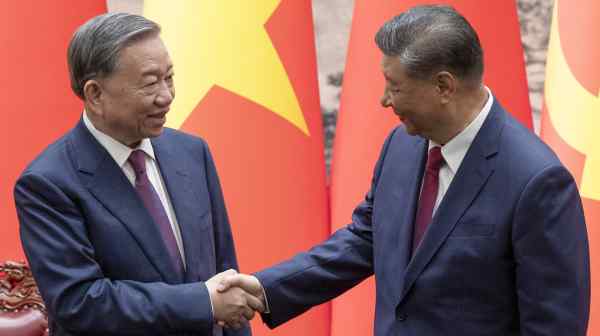 Chinese President Xi Jinping, right, hosts Vietnam's President To Lam at a signing ceremony at the Great Hall of the People in Beijing on&nbsp;Aug. 19.