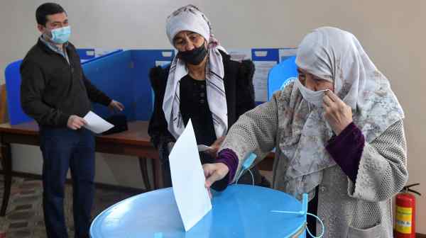 Uzbeks cast ballots in Tashkent during the country's 2021 presidential election.