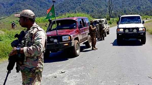 This handout picture released by the Royal Papua New Guinea Constabulary on Feb. 19&nbsp;shows officials patrolling near the town of Wabag, 600 kilometres northwest of the capital Port Moresby.&nbsp;