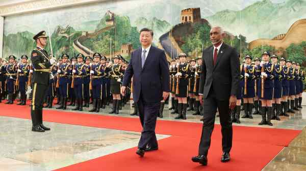 Chinese President Xi Jinping, center, met with Maldivian&nbsp;President Mohamed Muizzu in Beijing in January.