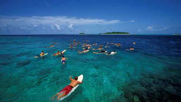 These days, most Israeli travelers to the Maldives are young surfers. With its foreign reserves falling, the archipelago is relying more than ever on its tourism sector.