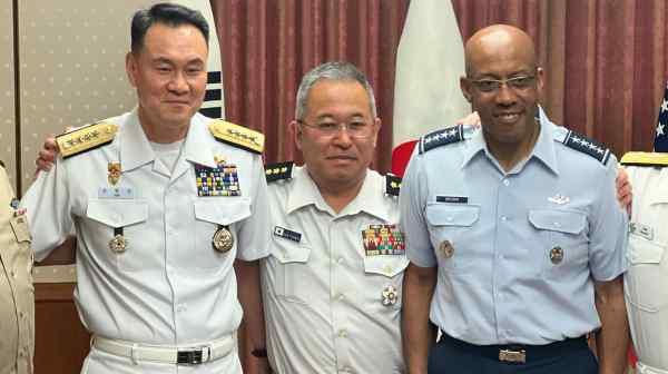 Admiral Kim Myung Soo,&nbsp;General Yoshihide Yoshida and&nbsp;General Charles Brown attended the meeting.&nbsp;&nbsp;(Photo by Shinnosuke Nagatomi)