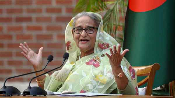 Demonstrators occupy a Dhaka street on Aug. 4 during a protest demanding the resignation&nbsp;of&nbsp;Bangladeshi Prime Minister Sheikh Hasina&nbsp;following quota reform protests by students.