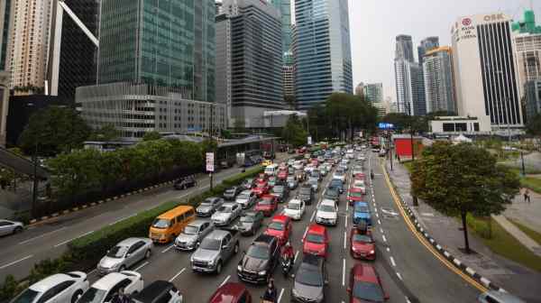 Traffic in Kuala Lumpur. Subsidies made up 25% of Malaysia's 2023 budget, with about three-quarters devoted to fuel subsidies. (Photo by Hiroki Endo)