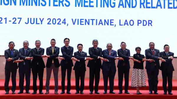 Foreign ministers of Southeast Asian countries pose for a photo in Vientiane on July 25. ASEAN now faces significant centrifugal forces amid the reshaping of global orders.&nbsp;