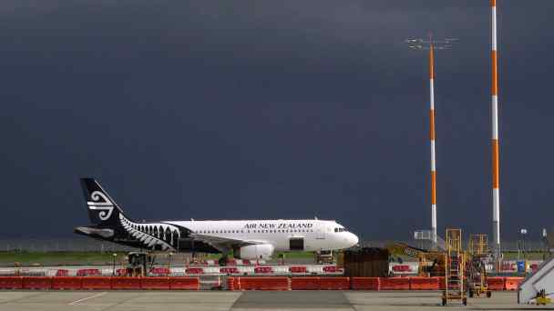 An Air&nbsp;New&nbsp;Zealand&nbsp;Airbus A320 at Auckland Airport.