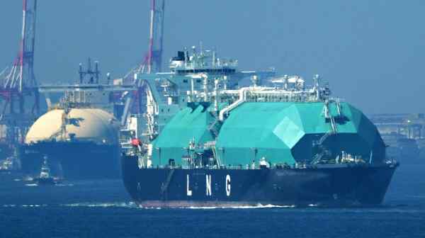 Demand for LNG is growing in Asia as countries work to curb greenhouse gas emissions while keeping up with surging energy demand. (Photo by Konosuke Urata)