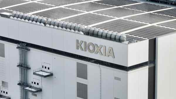 Kioxia's Kitakami plant in northeastern Japan. The chipmaker is tapping accelerating demand from the AI sector. (Photo by Koji Uema)