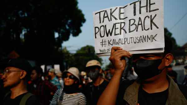 A demonstrator holds up a placard during a protest pressuring the country's election commission to issue rules for regional votes that follow the Constitutional Court's ruling, outside the Election Commission headquarters in Jakarta on Aug. 23.