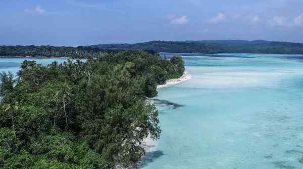 Rambutso Island in the Bismarck Archipelago, Papua New Guinea. (Photo by&nbsp;Hans Kemp)