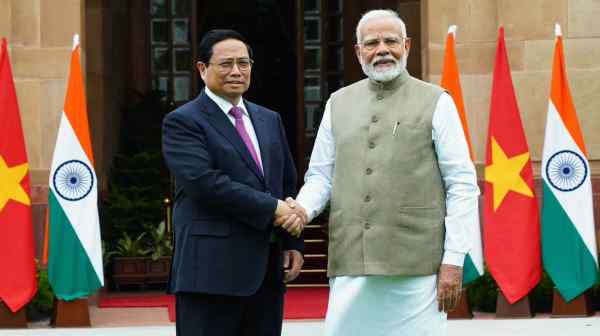 Indian Prime Minister Narendra Modi, right, meets Vietnamese counterpart Pham Minh Chinh&nbsp;at Hyderabad House in New Delhi on Aug.&nbsp;1. (Photo from the X account of the official spokesperson of the Indian Ministry of External Affairs)