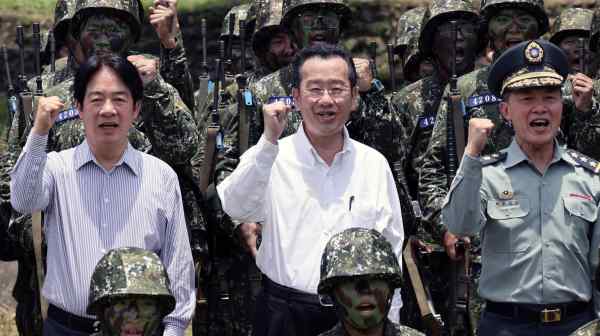 Taiwan's&nbsp;President Lai Ching-te, left, and Defense Minister Wellington Koo&nbsp;Li-hsiung, center,&nbsp;attend a ceremony with new army recruits at a military camp in Taichung in June.