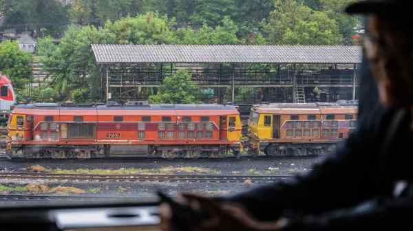 A train leaves Krung Thep Aphiwat Central Station:&nbsp;SRT has been working with its Laotian counterpart ahead of the opening of the Thai-Lao rail link next month. (Photo by Ken Kobayashi)