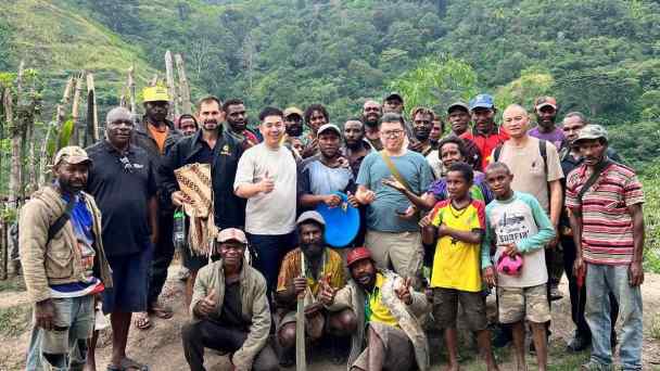 Marcus Ong, second from left, managing director of Niugini Resources and Investments, with&nbsp;members of a&nbsp;community in Papua New Guinea. (Photo by Niugini Resources and Investments)