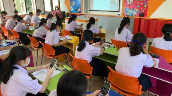 Students in Thailand use scientific&nbsp;calculators from Casio in a math class.&nbsp;(Casio)