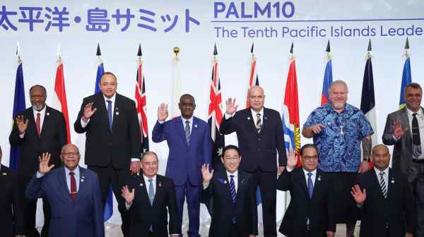 Pacific Islands Leaders Meeting participants pose&nbsp;during their summit in Tokyo on July 18. (Photo by Yuki Kohara)