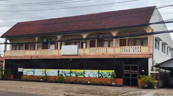 The Pyongyang Restaurant in Vientiane no longer has clear signage identifying it by that name.&nbsp;(Photo by Junnoruke Kobara)