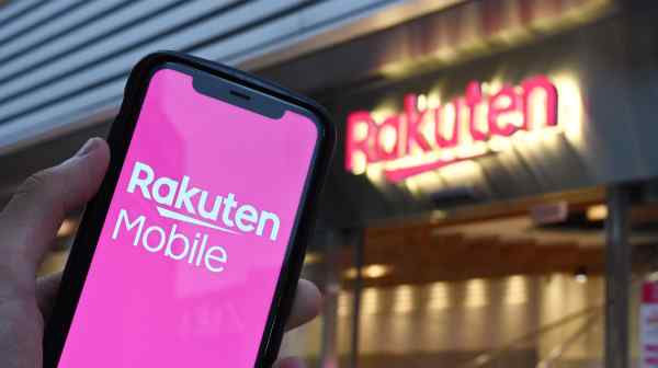 Rakuten has invested more than 1 trillion yen in base stations and other infrastructure for its wireless business. (Photo by Mayumi Tsumita)