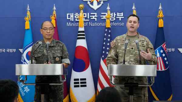 U.S. Korea Forces spokesperson Col. Ryan Donald, right,&nbsp;and Col. Lee Sung-jun, spokesperson of South Korea's Joint Chiefs of Staff,&nbsp;attend a press briefing on the Ulchi Freedom Shield exercises in Seoul.&nbsp;