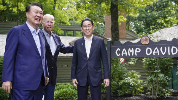 U.S. President Joe Biden greets South Korean President Yoon Suk Yeol and Japanese Prime Minister Fumio Kishida at Camp David near Washington on Aug. 18, 2023.&nbsp;